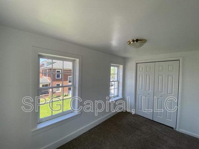 Building Photo - 34 E York St