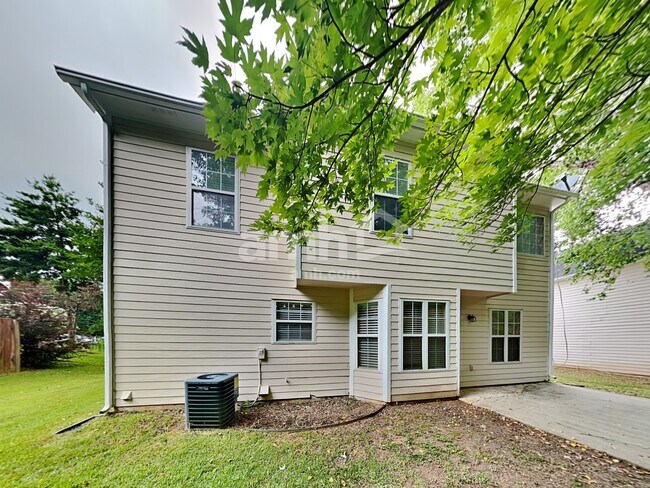 Building Photo - 4854 Lake Park Terrace