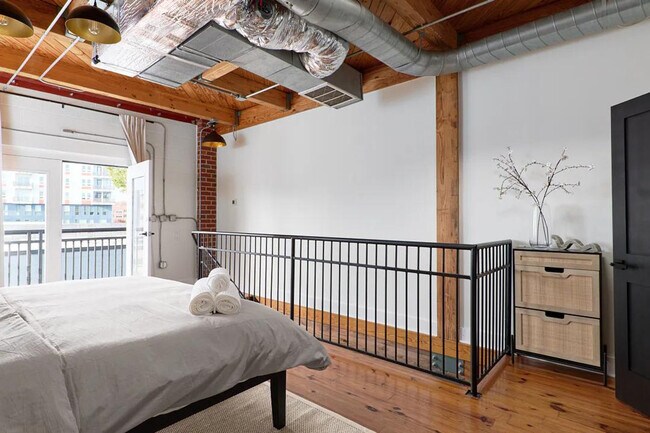 Building Photo - 403 E 33rd St