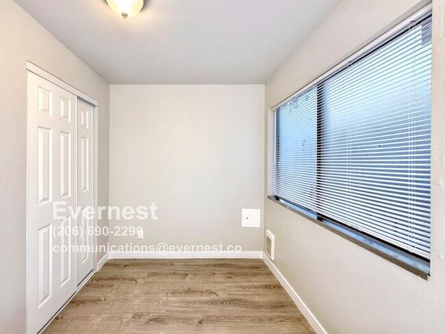 Building Photo - 3-Bedroom, 2-Bath Home in Convenient Locat...