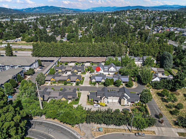 Building Photo - 3 Bedroom/ 2 Bath Stunning Home in Eugene,...