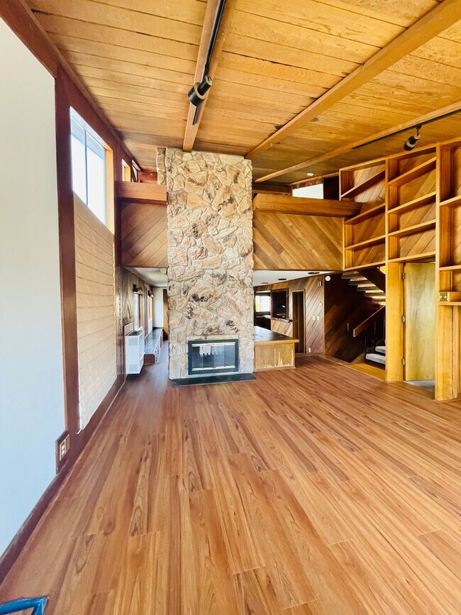 Building Photo - Coastal Living just step away from the BEACH~ Spacious - 3 story home with large living/dining ar...