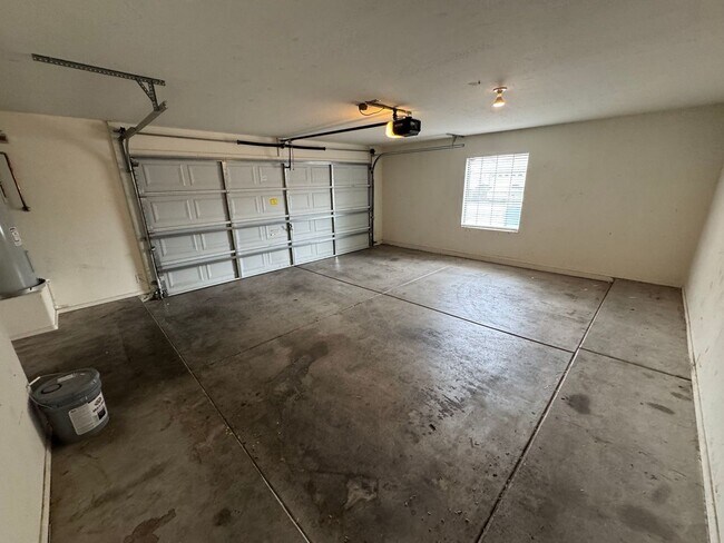 Building Photo - 1225 W Darrel Rd