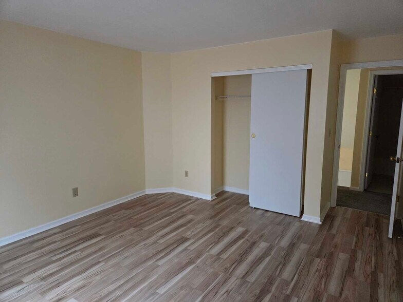 Building Photo - 6067 Abbey Church Rd