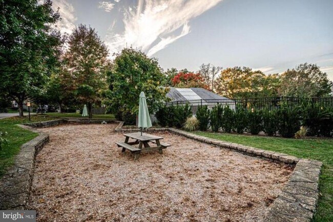 Building Photo - 4224 32nd St S