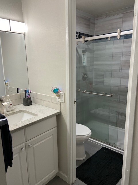 Building Photo - 1300 Golden Cir