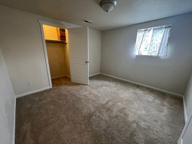 Building Photo - Downtown Bremerton Two Bedroom, Available Now!