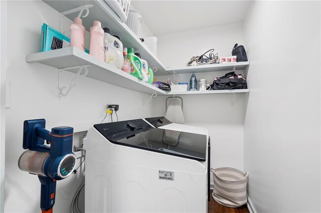 Building Photo - 2373 Virginia Pl NE