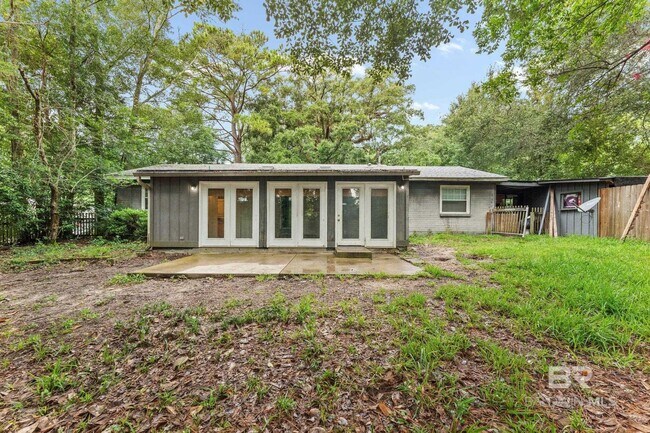 Building Photo - 200 S Hillside Ln