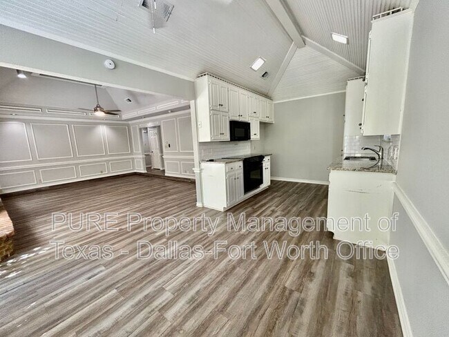 Building Photo - 7729 Red Oak St