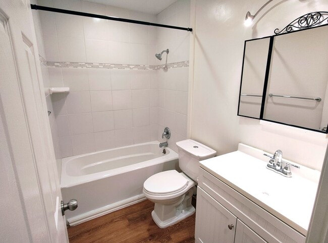 Building Photo - Updated 4 Bd 3 Ba Home in Sandy