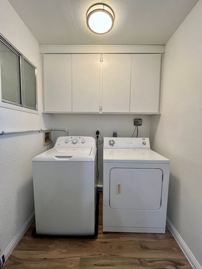 Building Photo - Beautifully Remodeled 3 bedroom 1 bath hom...