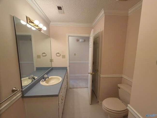 Building Photo - 701 Rigel Dr SW
