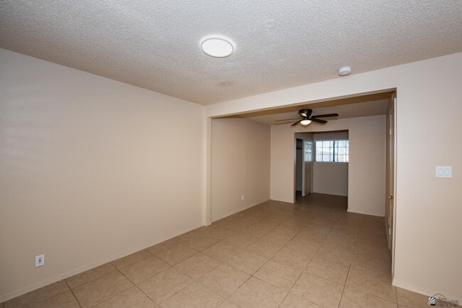 Building Photo - 2645 S Nogales Ave