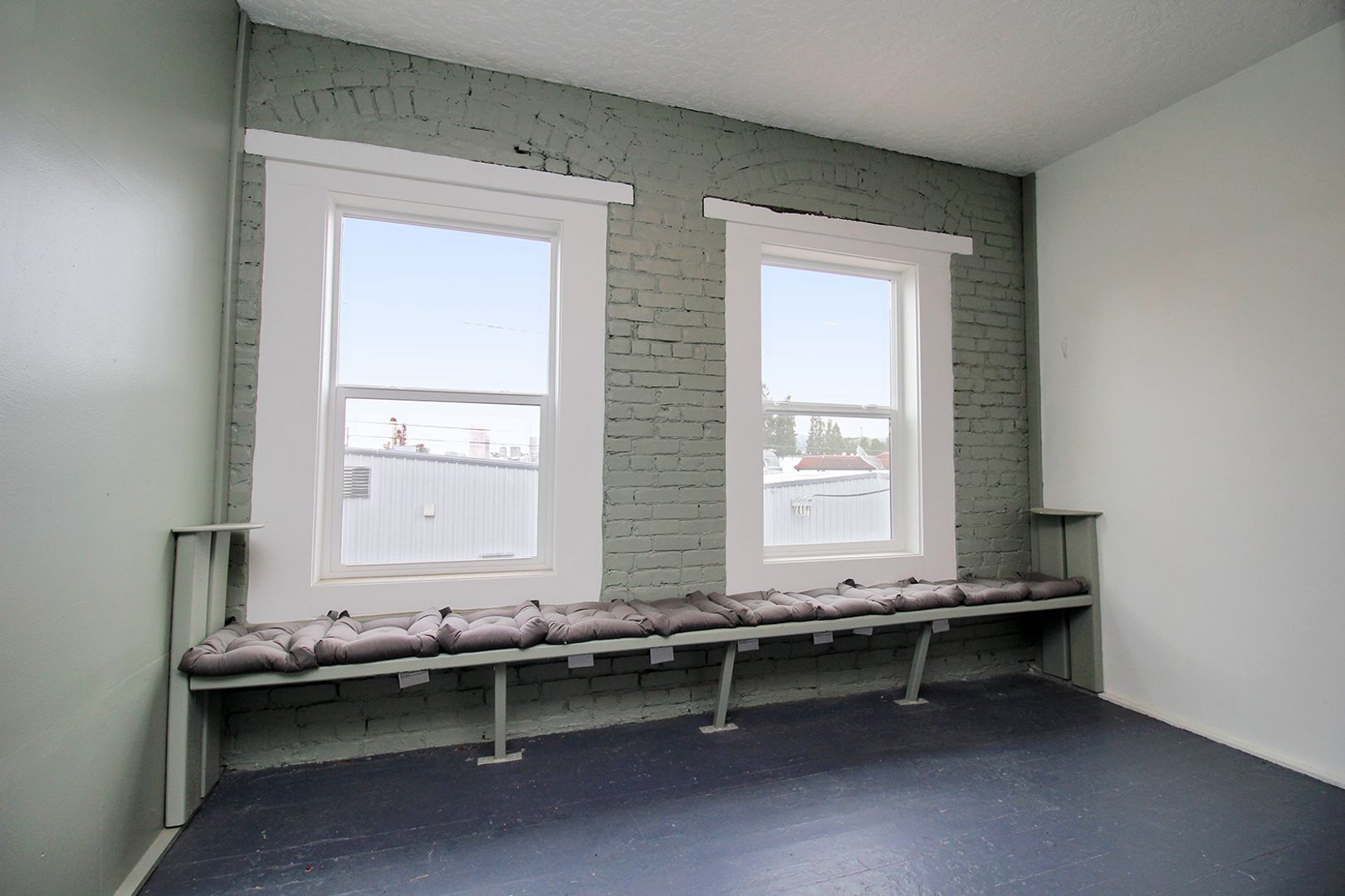 Building Photo - 843 N Knott St