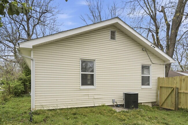 Building Photo - 2822 E Cherry St