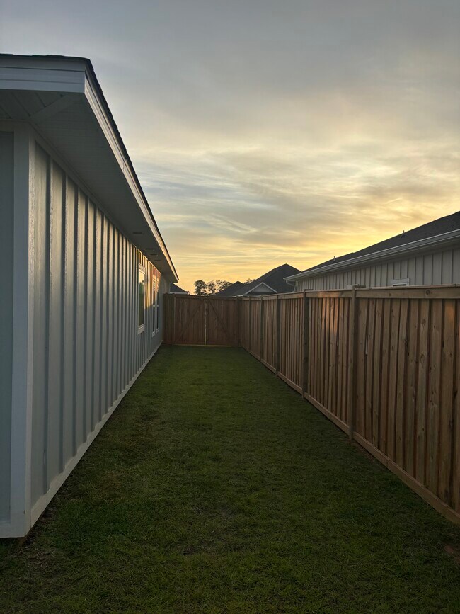 Building Photo - 9630 Willet Wy