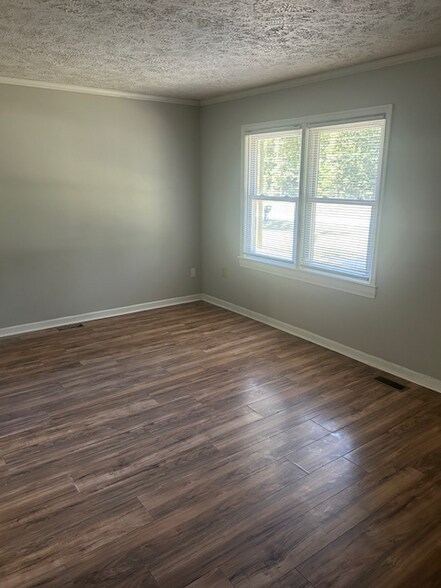 Building Photo - 5704 Centerville Rd