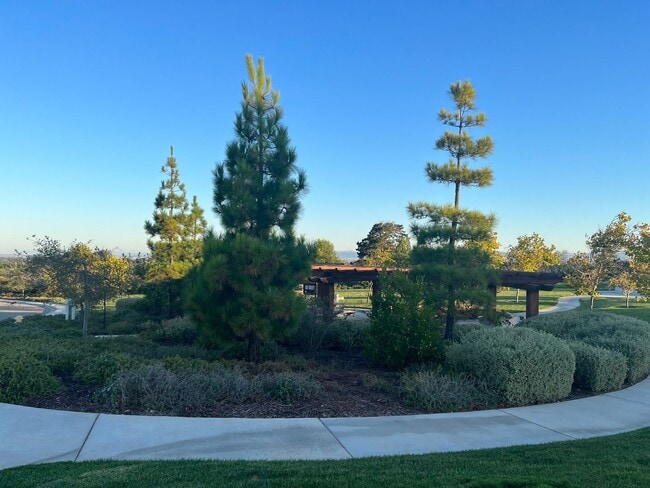 Building Photo - Beautiful Newer Rice Ranch Single Story Ho...