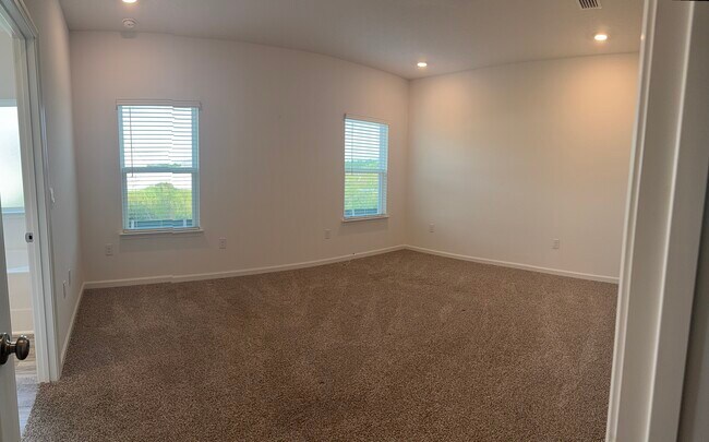 Building Photo - 96 Sweetthorn St