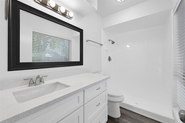 Building Photo - 2030 Mustang Springs Dr