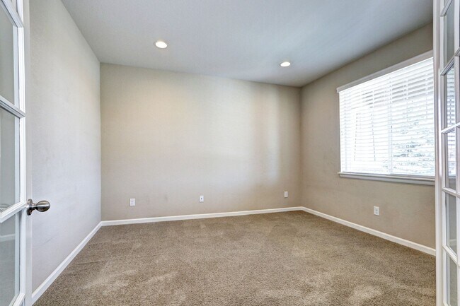 Building Photo - Location! Villages at Castle Rock 3bed/2.5...