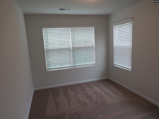 Building Photo - 425 Pepperbush Ln
