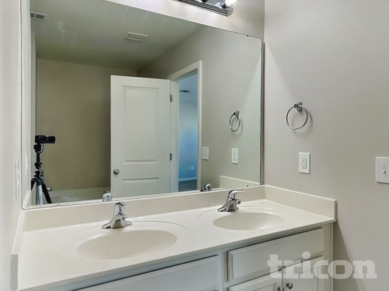 Building Photo - 1935 Windy Willow Ln