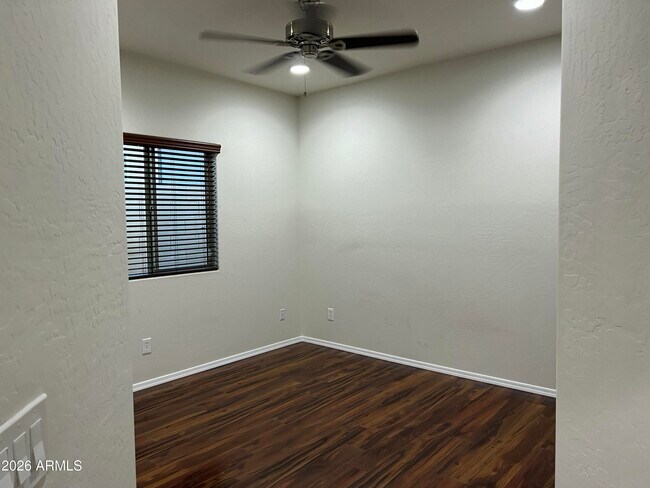 Building Photo - 1019 W Spur Dr