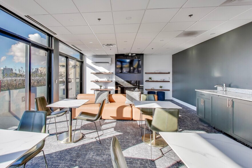 Building Photo - 375 W Erie St