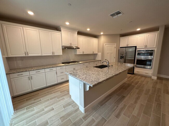Building Photo - 1561 Osborn Dr