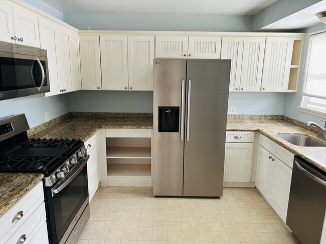 Kitchen - 7361 W Manchester Ave