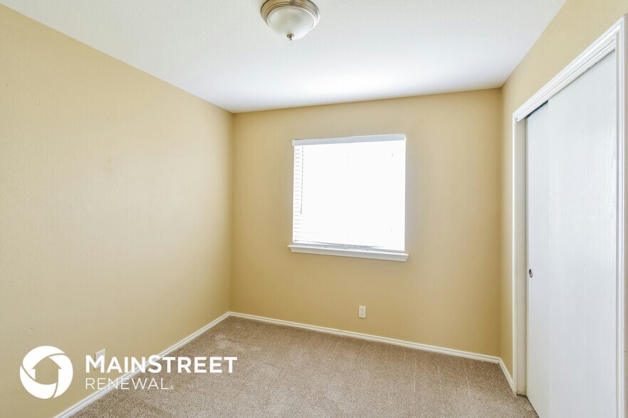 Building Photo - 4846 Dahlia Terrace