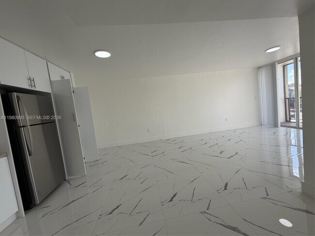 Building Photo - 8820 Fontainebleau Blvd