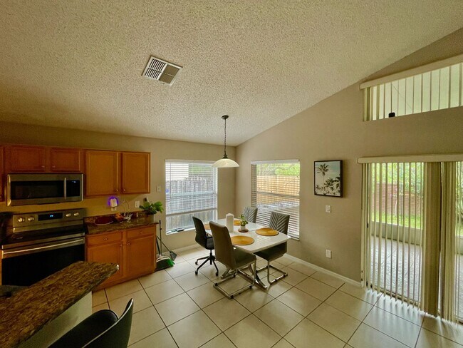 Building Photo - Modern 4-Bed, 2-Bath Solar-Powered Home Near UCF