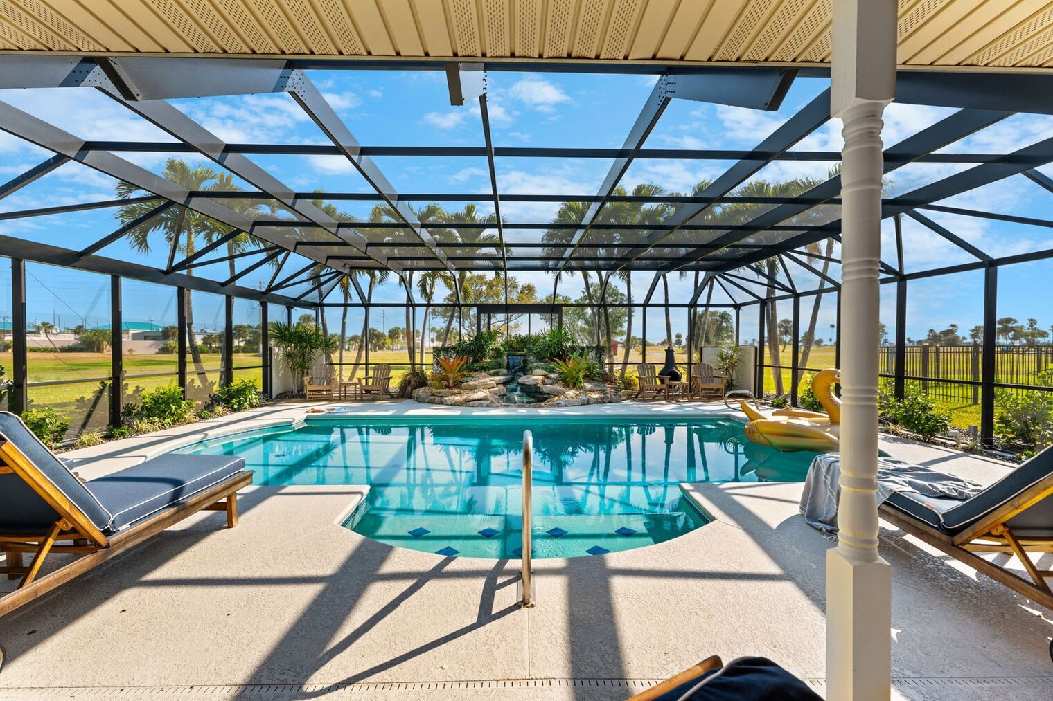 Building Photo - 12 Fairway Dr