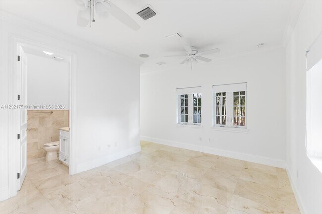 Building Photo - 221 Aledo Ave