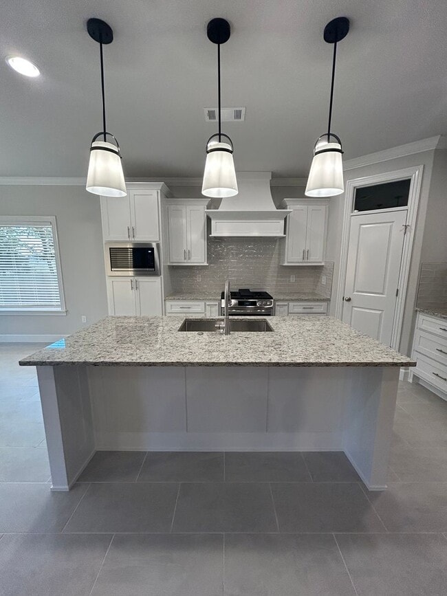 Building Photo - Beautiful Bentonville Home! 4 Bedrooms, 2....