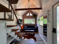 Building Photo - 977 McFarlane Ave