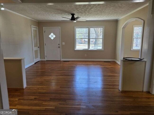 Building Photo - 2101 Hwy 81