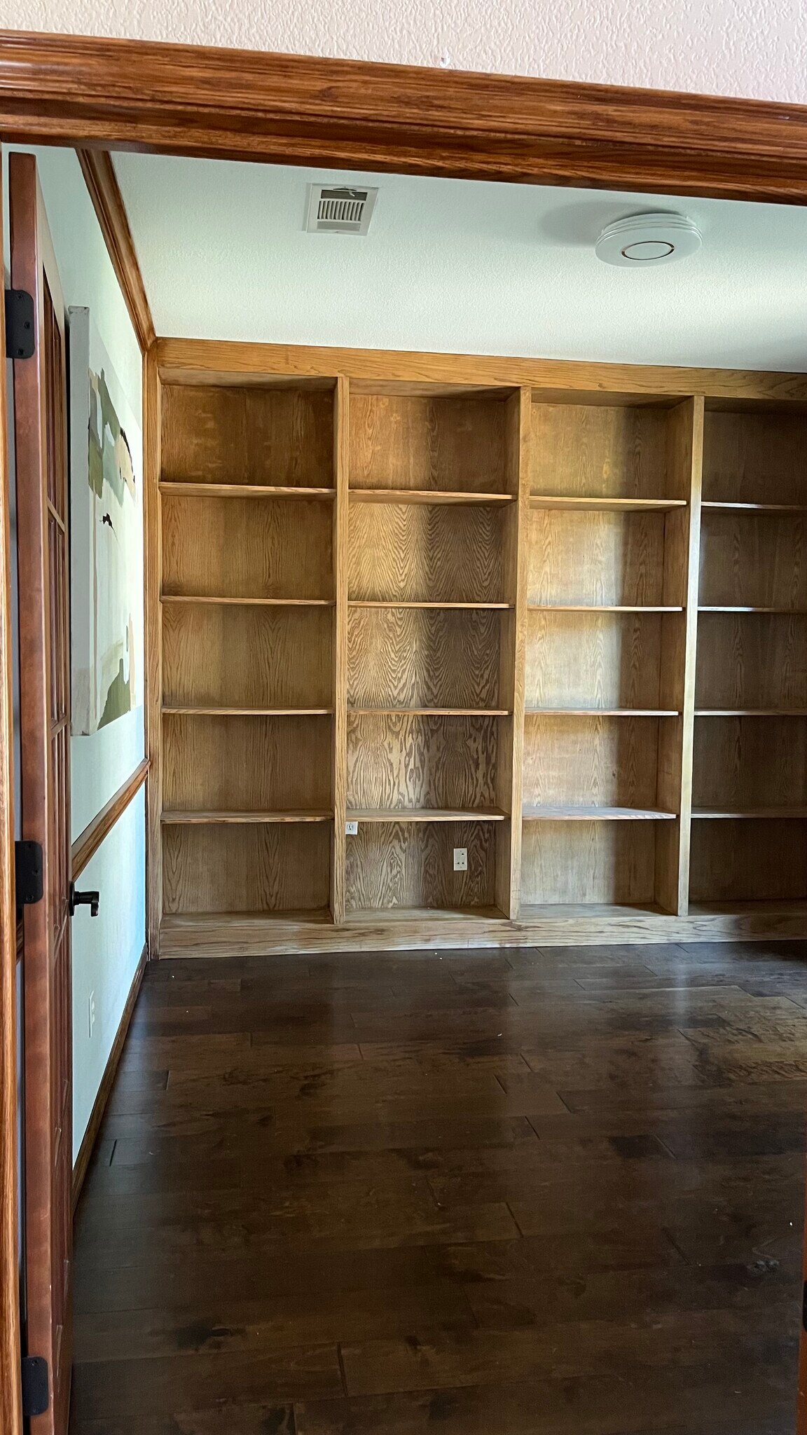 Building Photo - 1324 Hillcrest Dr