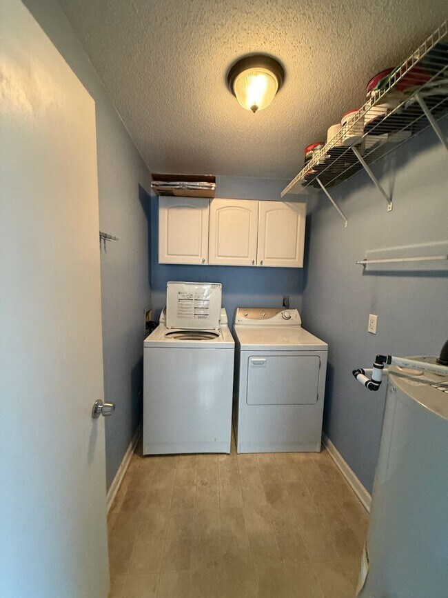 Building Photo - Coming soon! Property, being updated, 1 mile to shops, central Wilmington 3 BEDROOMS!