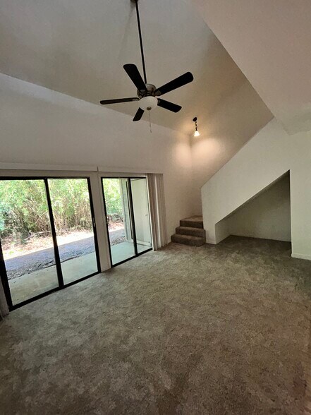 Building Photo - 7200 SW 8th Ave