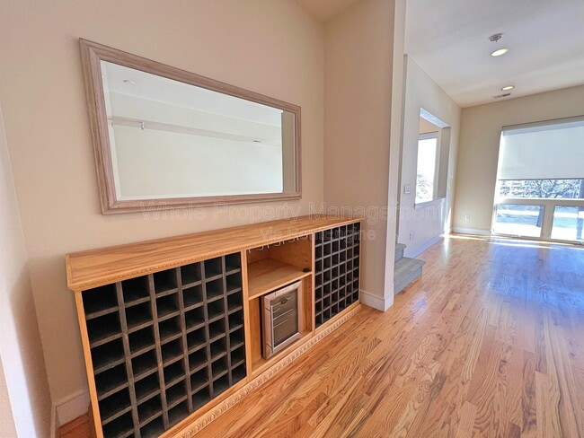 Building Photo - 2403 Bryant St