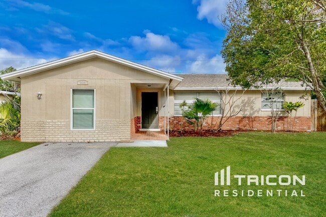 Building Photo - 8589 Lantana Dr