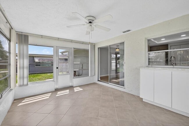 Building Photo - 7725 Summertree Ln