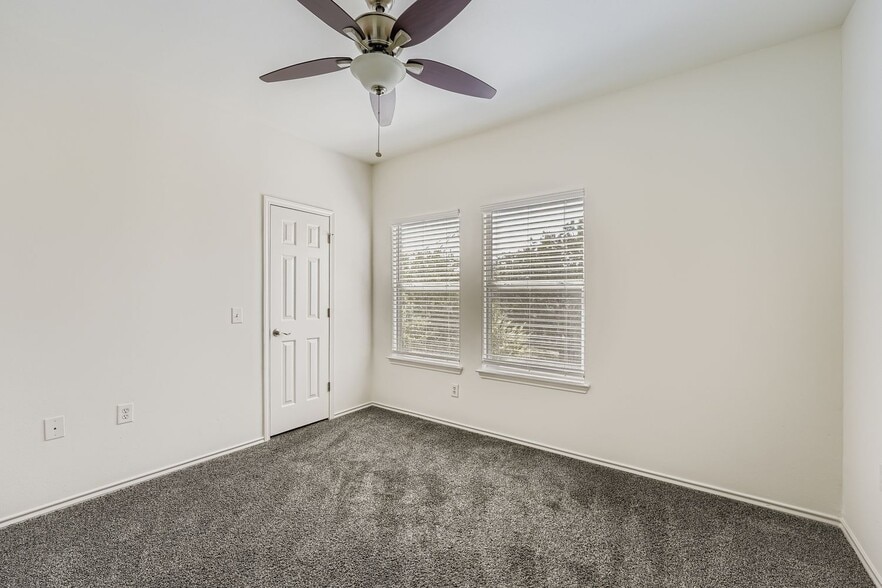 Upstairs bedroom 3 - 7207 Bethune