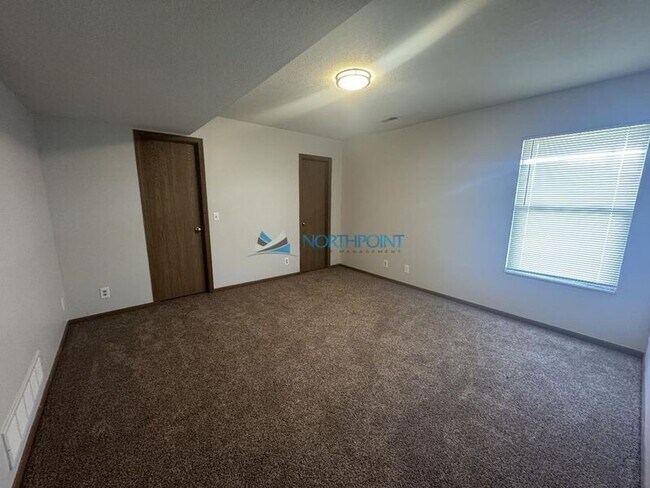 Building Photo - 1302 Hollyhock Dr
