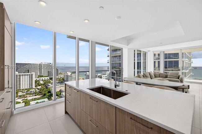 Building Photo - 153 N Seabreeze Blvd
