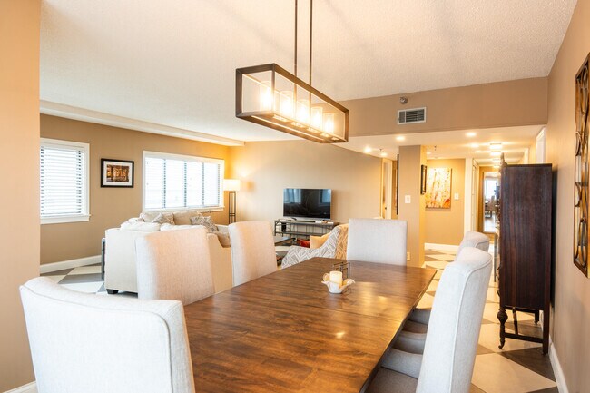 Building Photo - 355 S Broadway